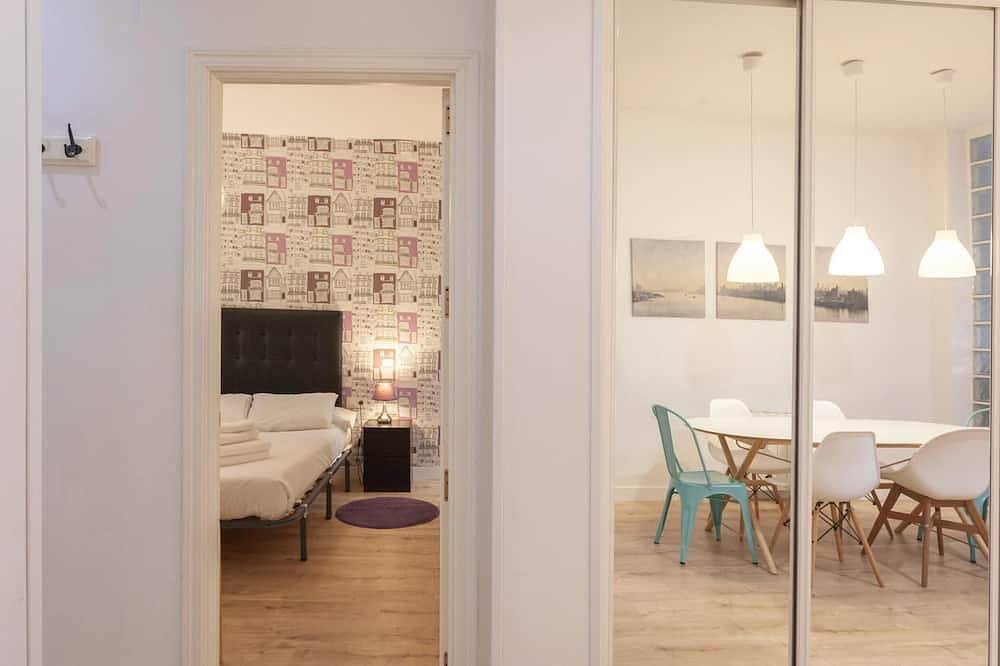 Entire apartment, Modern and huge flat in Sol in Centro (Madrid), Madrid