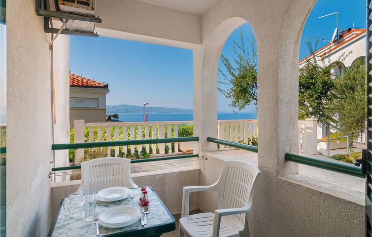 Ganze Ferienwohnung, Rückzugsort am Meer: WiFi, AC, Terrasse, Parkplatz, 200m zum Strand in Stanici, Omis-Riviera