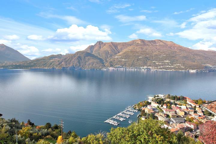 Apartamento inteiro, Apartamento 'Vista Sul Lago Di Como' com vista para o lago, terraço privado e acesso Wi-Fi in Bellano, Alpes de Bergamo Ocidental