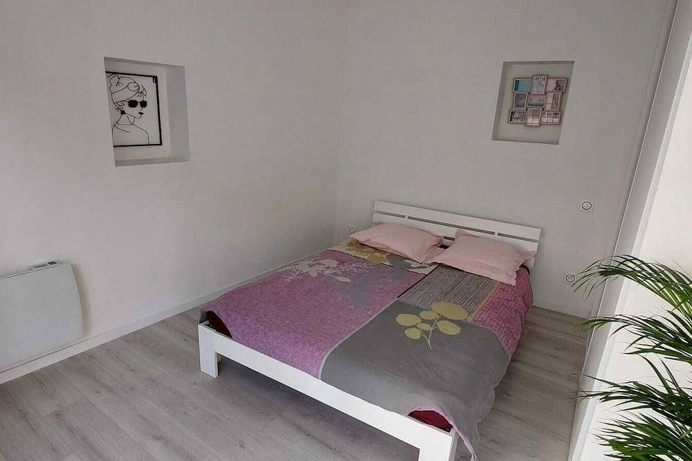 Entire apartment, Duplex T4 de 80m2 au Cœur de la Ville Médiévale Avec Tropézienne de 20m2 in Les Arcs (Var), Draguignan region
