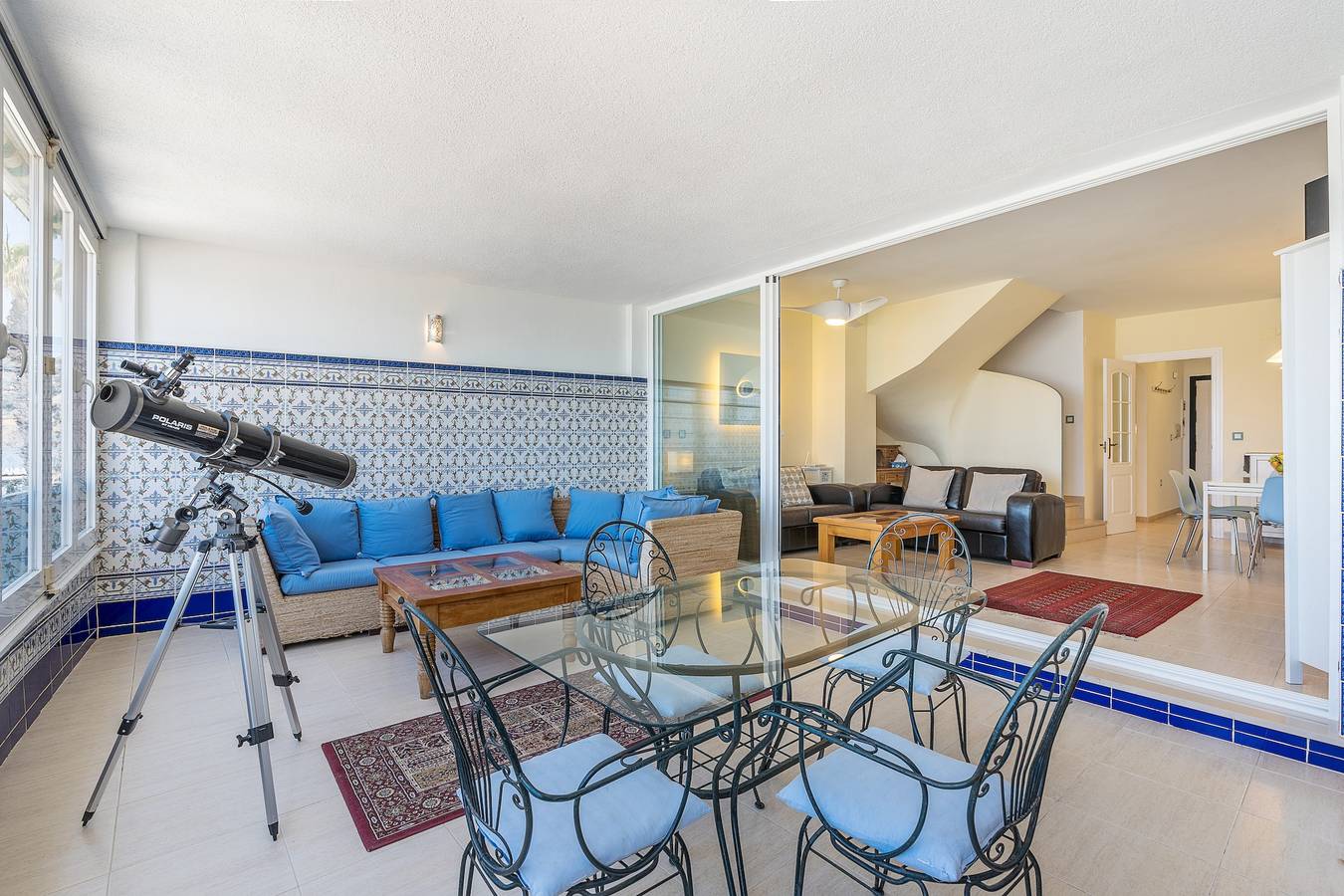 Entire apartment, 'The Beach House at Playa Salobreña' front line beach views, Pool, Garden, Terrace & Wi-Fi in Salobreña, Costa Tropical