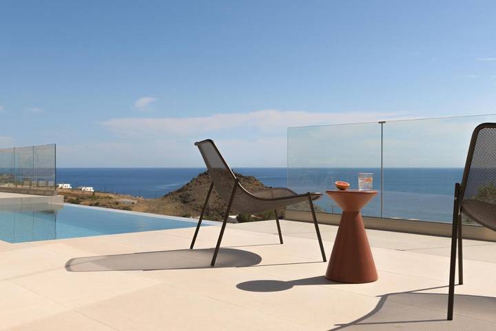 Location de vacances pour 6 personnes, avec piscine ainsi que terrasse et vue dans Lendas