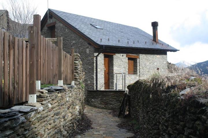 Casa rural para 6 personas, con terraza y vistas, Se admiten mascotas en Pallars Sobirà - 4