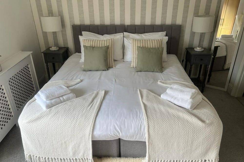 Amberley House - with Hot Tub with Free Parking in York, Yorkshire und the Humber