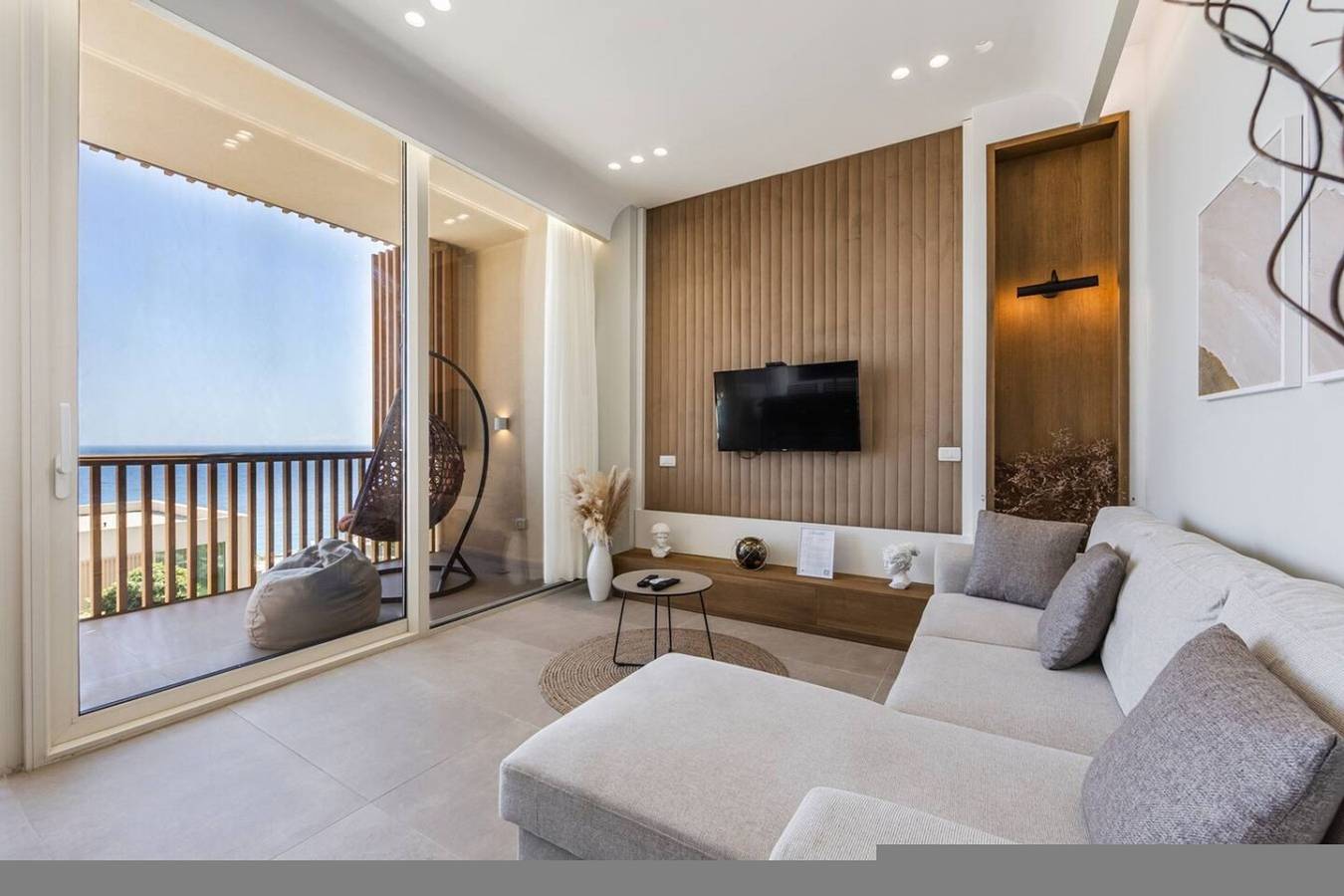 Ganze Wohnung, Sea View Panorama | Green Coast 2Br Patio Retreat in Himarë, Vlorë