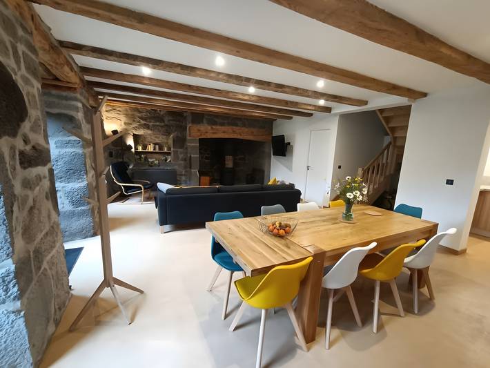 Maison de vacances « Gîte 9 Personnes Puy Mary » avec vue montagne, terrasse et jardin privés in Le Claux, Parc naturel régional des Volcans d'Auvergne