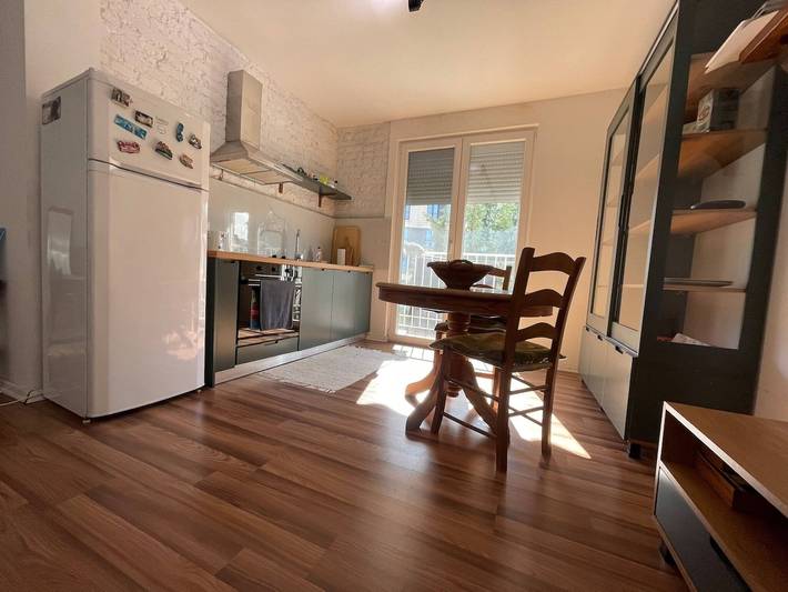 Ganze Wohnung, Flora - Moderne Dachgeschosswohnung mit Balkon in Tiranë, Albanien