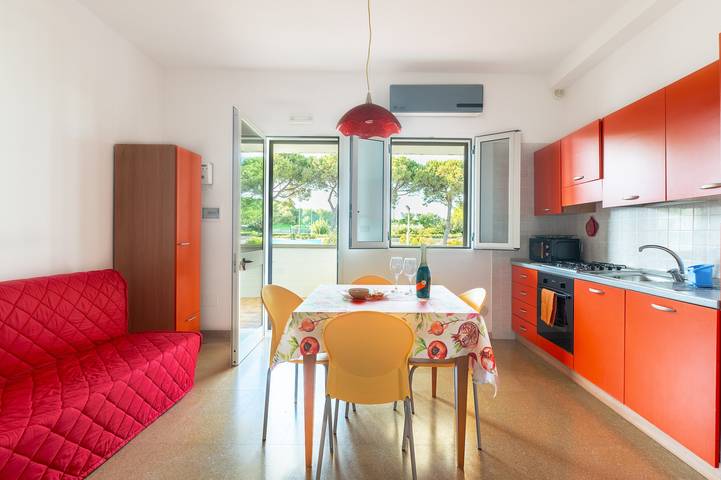 Entire apartment, Apartment 'Rosso Tramonto' with Shared Terrace, Wi-Fi and Air Conditioning in Conca Specchiulla, Otranto region