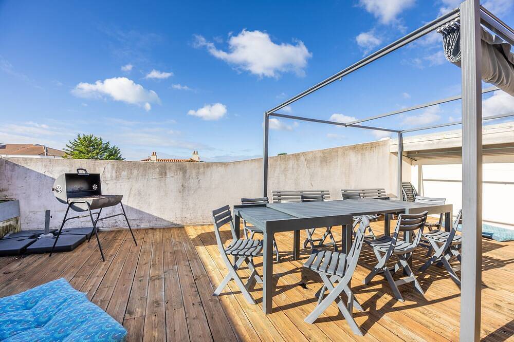 Holiday Home 'Sleeps 22 Brem Center with Large' in Brem-sur-Mer, Loire Valley