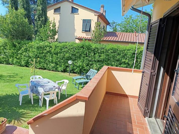 Ferienwohnung für 2 Personen, mit Garten und Balkon in Cecina