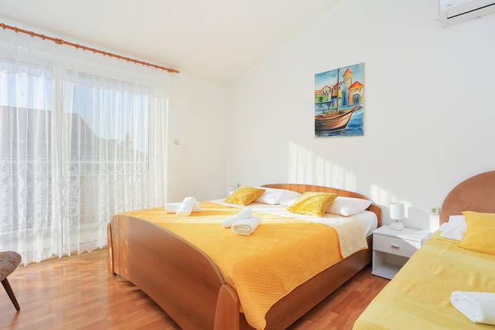Ganze Wohnung, 1-Zimmer-Ferienwohnung mit Balkon Kastel Stafilic (Kastela) A-18673-a in Kastel Novi, Kaštela