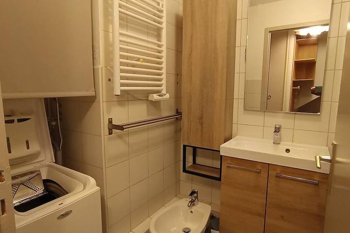 Appartement entier, Studio lumineux rénové, parking, animaux acceptés, 5 pers in Montgenèvre, Région de Briançon