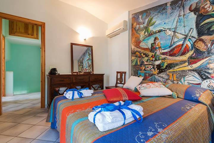 Calagonone Villa with garden bbq, WiFi / AC --- Iun Code: in Cala Gonone, Dorgali
