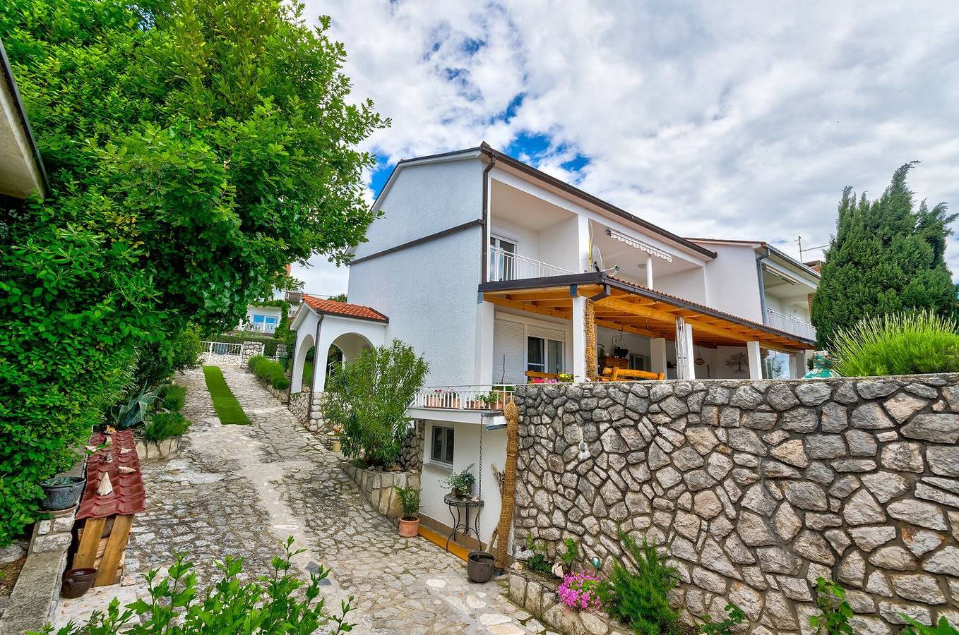 Ganze Wohnung, Reizendes Apartment nur 350 Meter zum Sandstrand mit Meerblick, Grill, Waschmaschine in Crikvenica, Primorje-Gorski Kotar