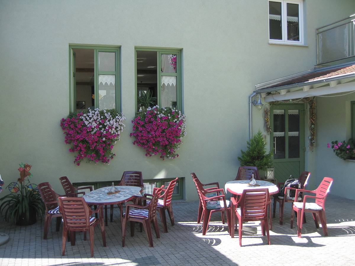 Weinstube Schwalbennest - Helles Doppelzimmer mit Wlan in Karlstadt, Fränkisches Weinland