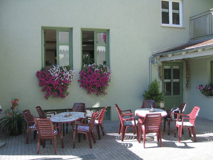 Weinstube Schwalbennest - Helles Doppelzimmer mit WLAN in Karlstadt, Fränkisches Weinland