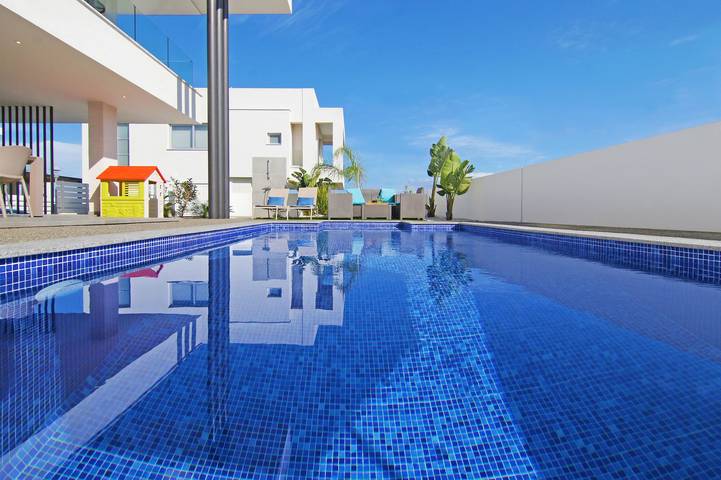 Villa für 8 Personen, mit Pool und Garten sowie Balkon auf Zypern - 3