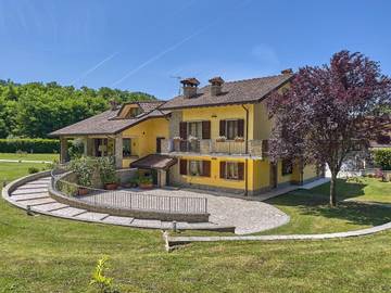 B&b voor 2 personen, with tuin and whirlpool as well as zwembad in Massa-Carrara