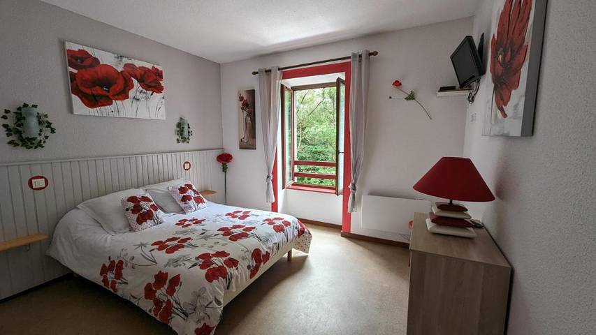 Cottage pour 4 personnes, avec terrasse et vue à Saint-Floret