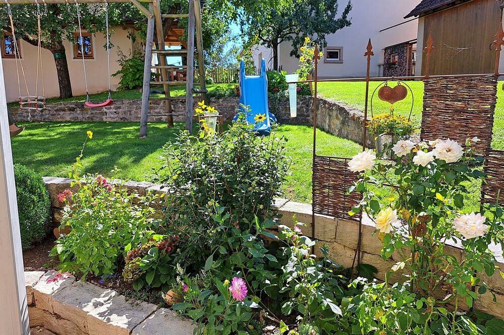 Ganze Wohnung, Gemühtliche Ferienwohnung mit Garten und Liegewiese in Pfofeld, Fränkisches Seenland