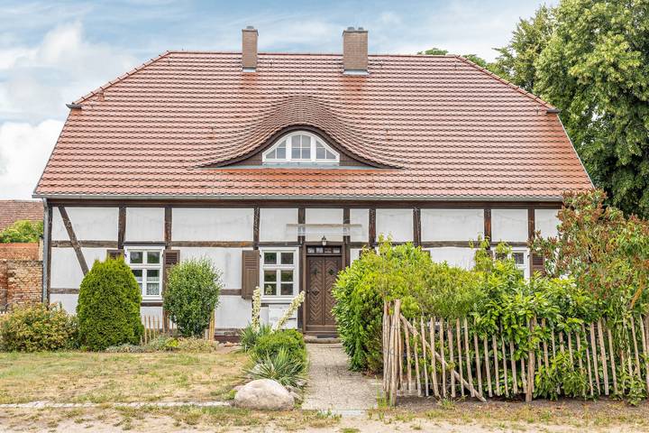 Ganze Wohnung, Apartment 'Ferienwohnung Zeitlos Wriezen 1 mit privater Terrasse, Garten & WLAN in Wriezen, Märkische Schweiz-Oderland