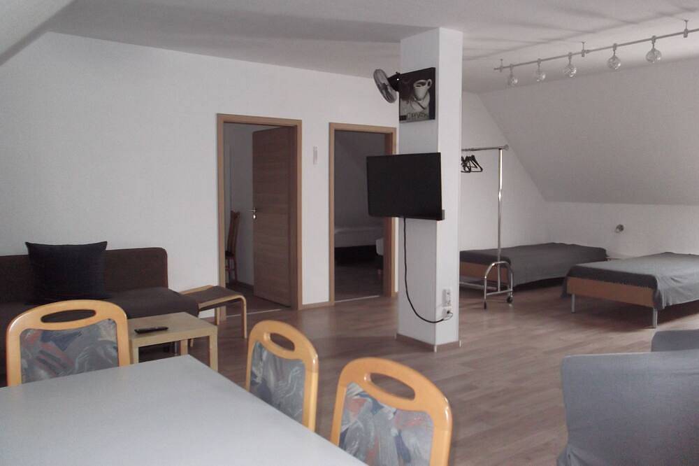 Entire apartment, Myhome10, Wiesbaden - Mainz in Mainz-Kostheim, Wiesbaden