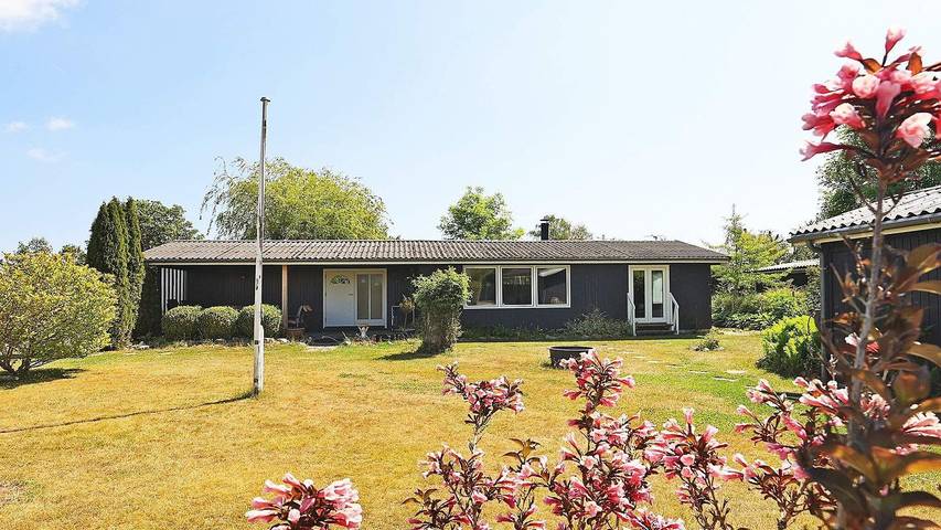 Ferieudlejning for 7 personer, med have i Faxe Ladeplads