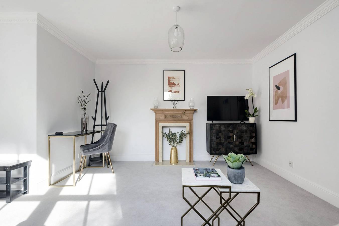 Entire apartment, The Wellington Suite next to Sloane Square in Kensington and Chelsea, London