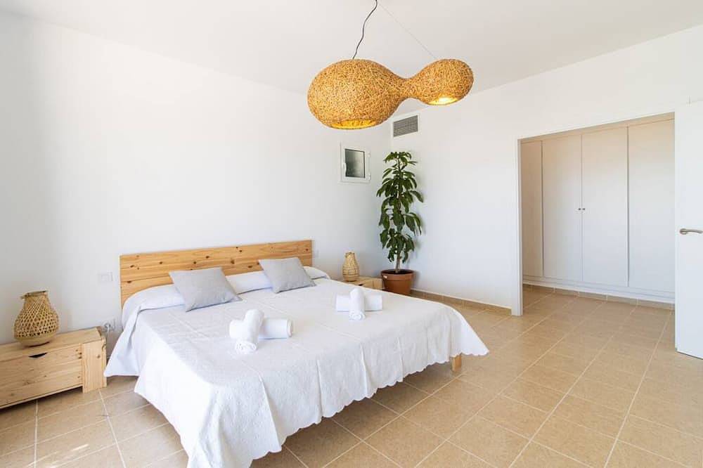 Villa Conguitos - modern, private pool, A/C in Biniancolla, Sant Lluís