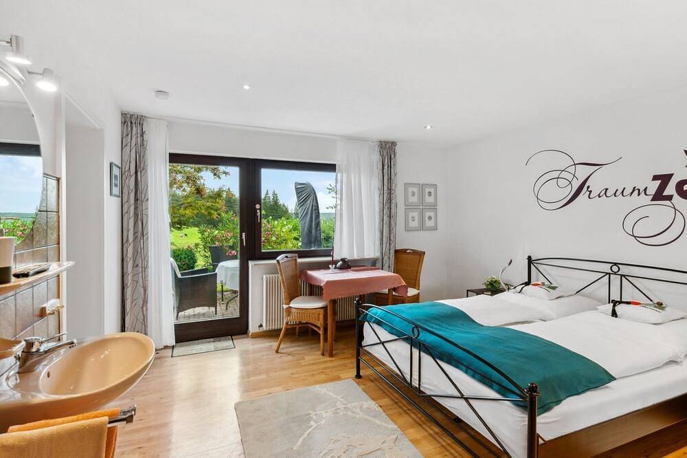 Ganze Wohnung, Appartement mit Garten in Schwärzenbach in Schwärzenbach (Titisee-Neustadt), Titisee-Neustadt