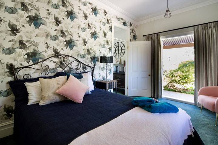 Chambre d’hôte pour 2 personnes, avec vue ainsi que piscine et jardin, adapté aux familles - 1