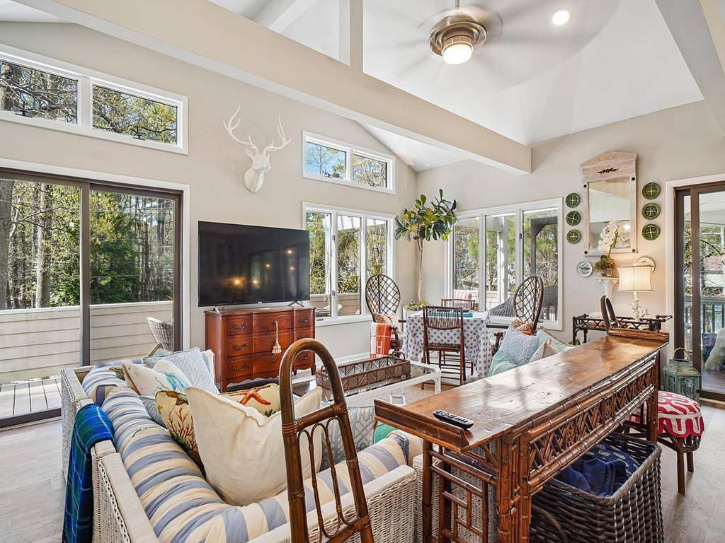 139 Evergreen Road in Sea Colony, Middlesex Beach