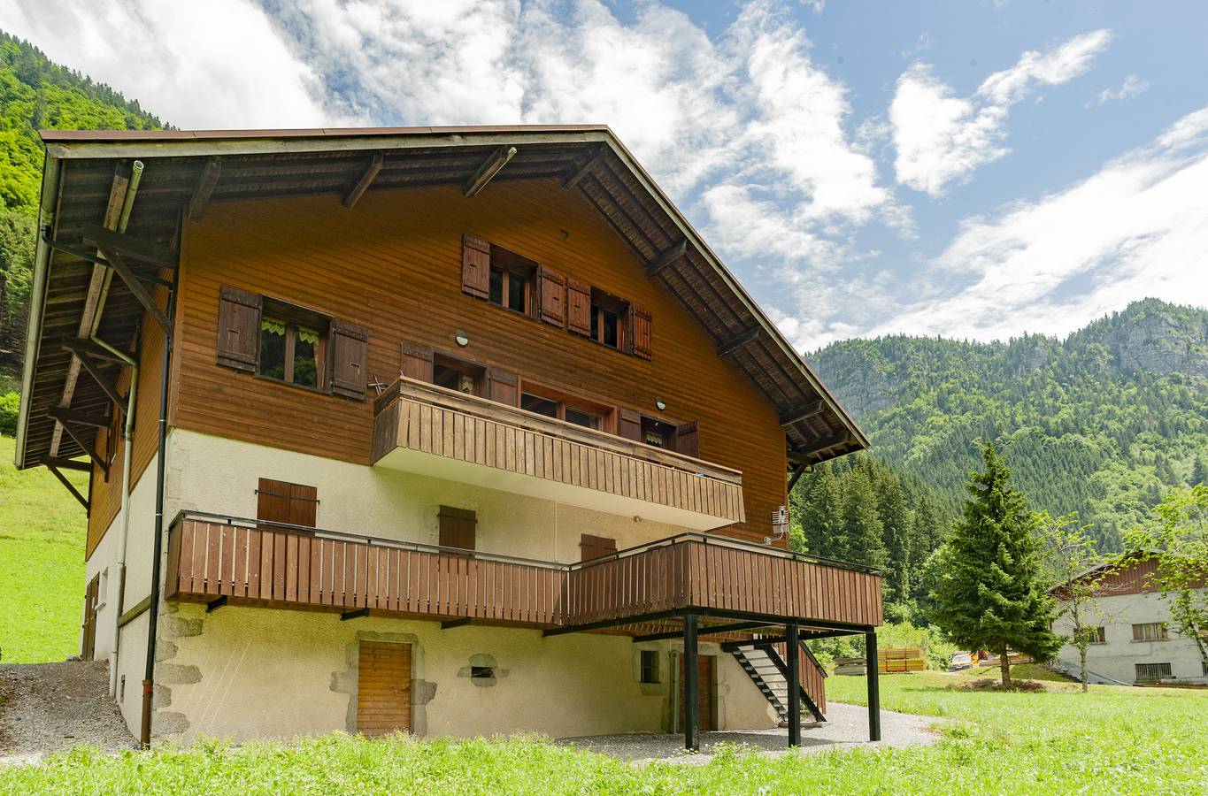 Ganze Wohnung, Apartment 'Grand Appartement Proche Gd Bornand' mit Bergblick, Gemeinschaftsgarten und Balkon in Glières-Val-de-Borne, Region Bonneville