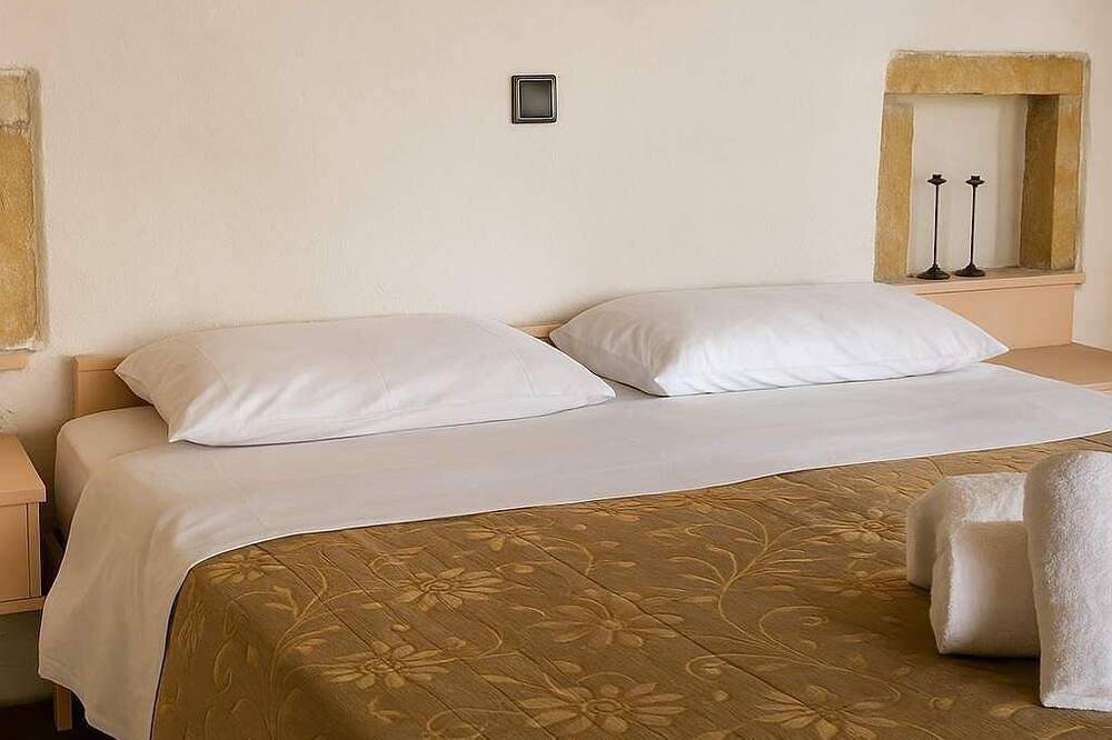 Menexes Suites Fiorelli Suite with Garden View in Monemvasia, Peloponnes