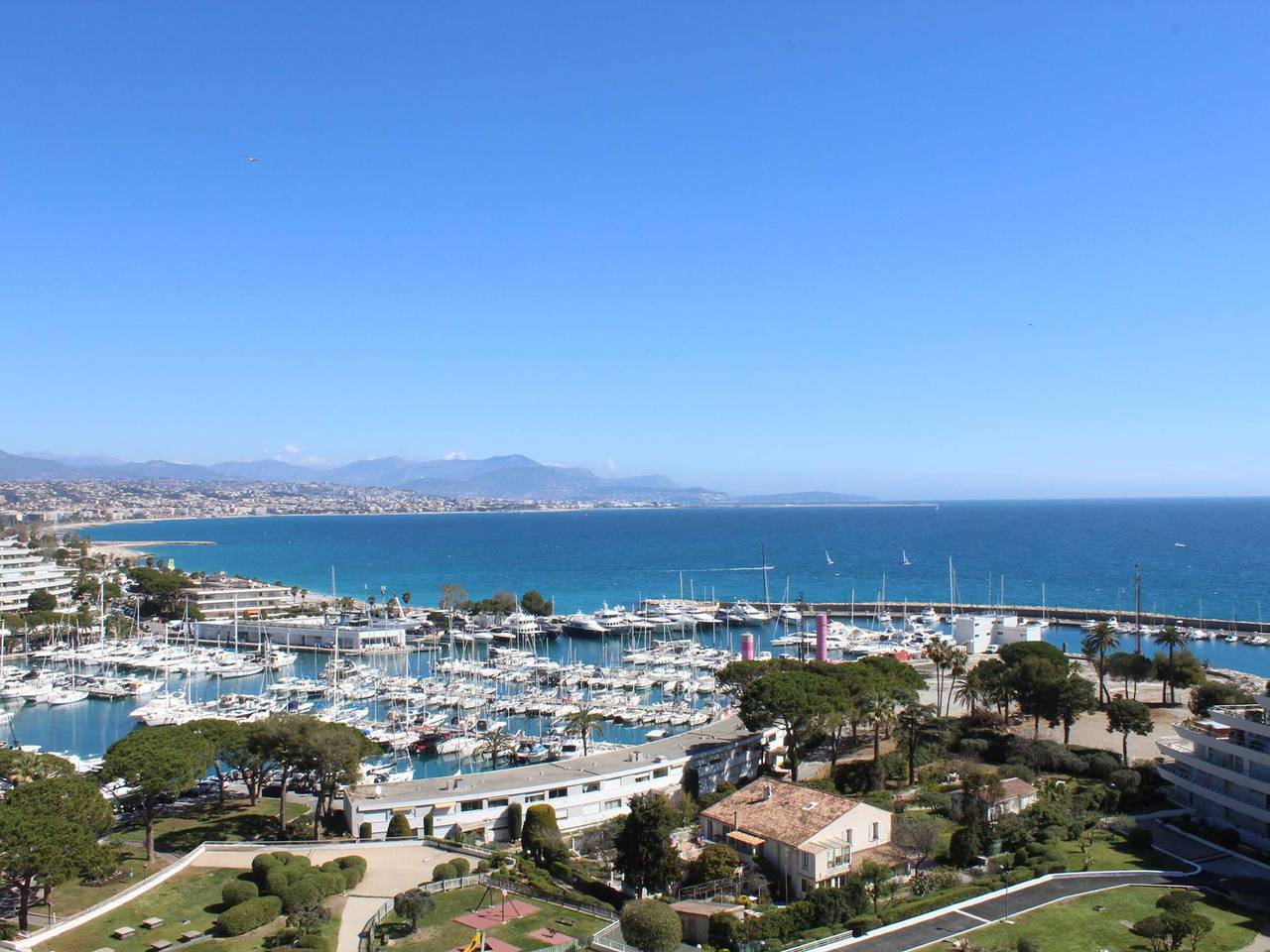 Entire apartment, Contemporary 2-Room Apartment – Villeneuve-Loubet Beach in Villeneuve-Loubet Plage, Villeneuve-Loubet