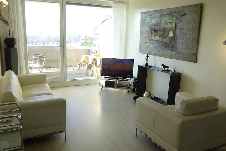 Holiday apartment for 3 people, with balcony and hot tub in Munich