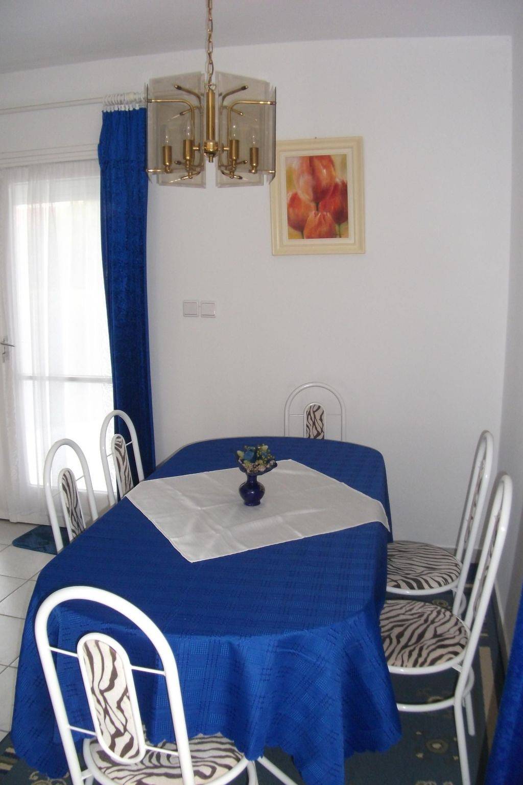 Mit Terrassen, Balkonen sowie Parkplatz in Dombowa, Komitat Tolnau