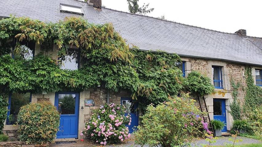 Gîte pour 10 personnes, avec jardin et terrasse, animaux acceptés à La Grée-Saint-Laurent