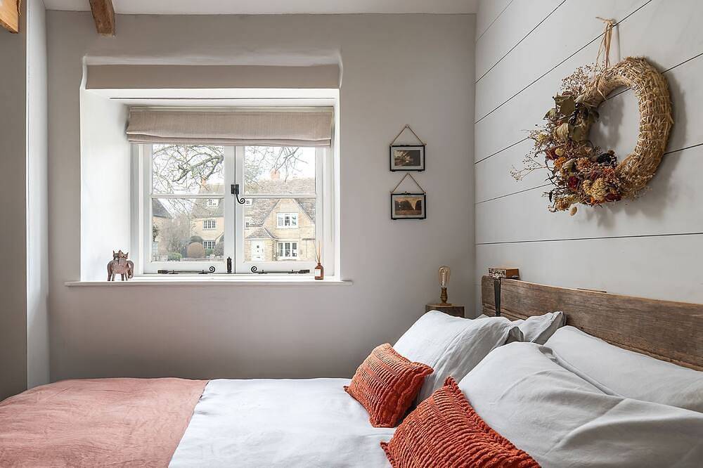 Filly Island - sleeps 2 guests  in 1 bedroom in South Cerney, Gloucestershire