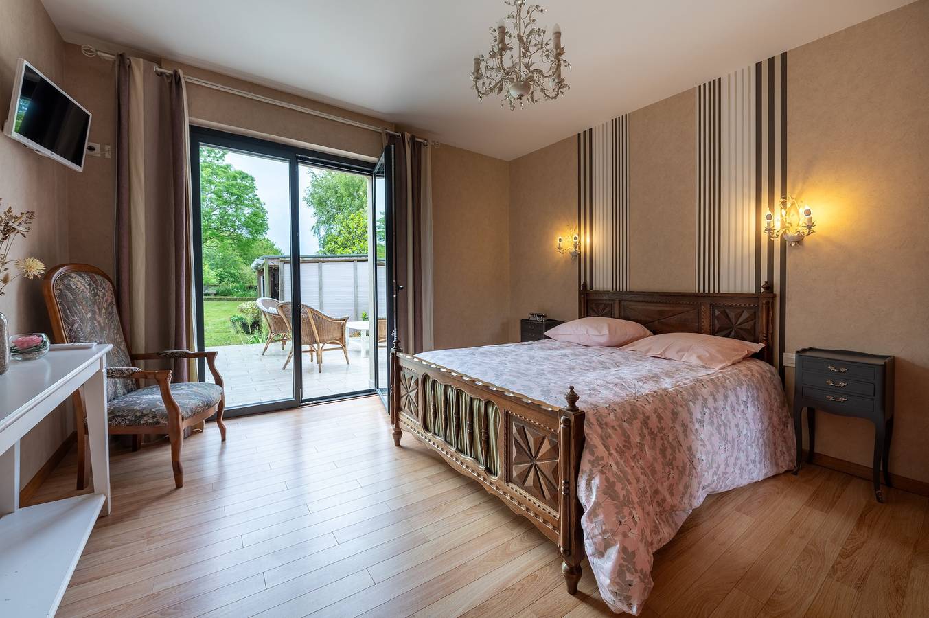 Villa 'Léa' avec jacuzzi, terrasse privée, jardin privé et Wi-Fi in Saint-Gildas-de-Rhuys, Côte des Mégalithes