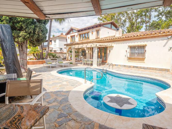 Ferienhaus für 10 Personen, mit Pool und Garten sowie Kinderpool in Estepona - 3