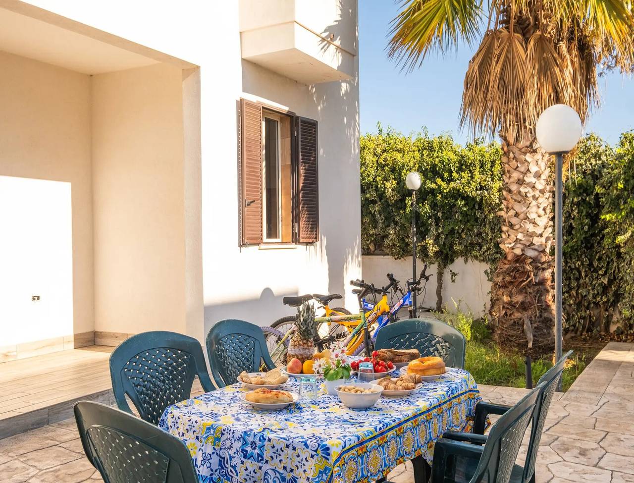 Ferienhaus 'Villa Destra' mit privater Terrasse, Wlan und Klimaanlage in Porto Cesareo, Golf von Tarent