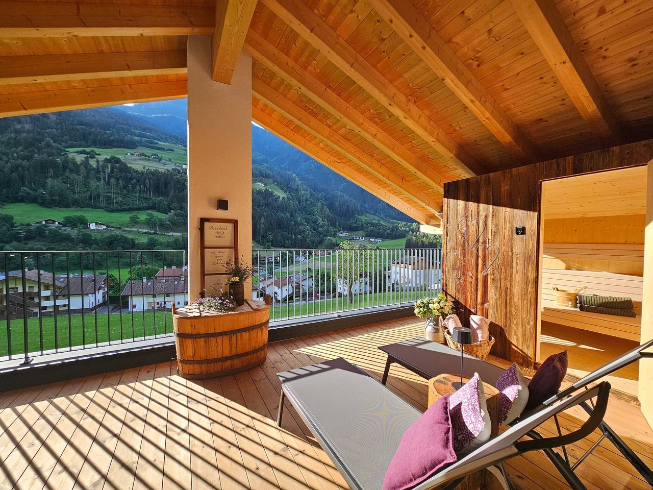 Ganze Wohnung, Ferienwohnung Feldbauerhof 'Federleicht' mit Bergblick, privater Terrasse und Wi-Fi in St. Martin in Passeier, Passeiertal