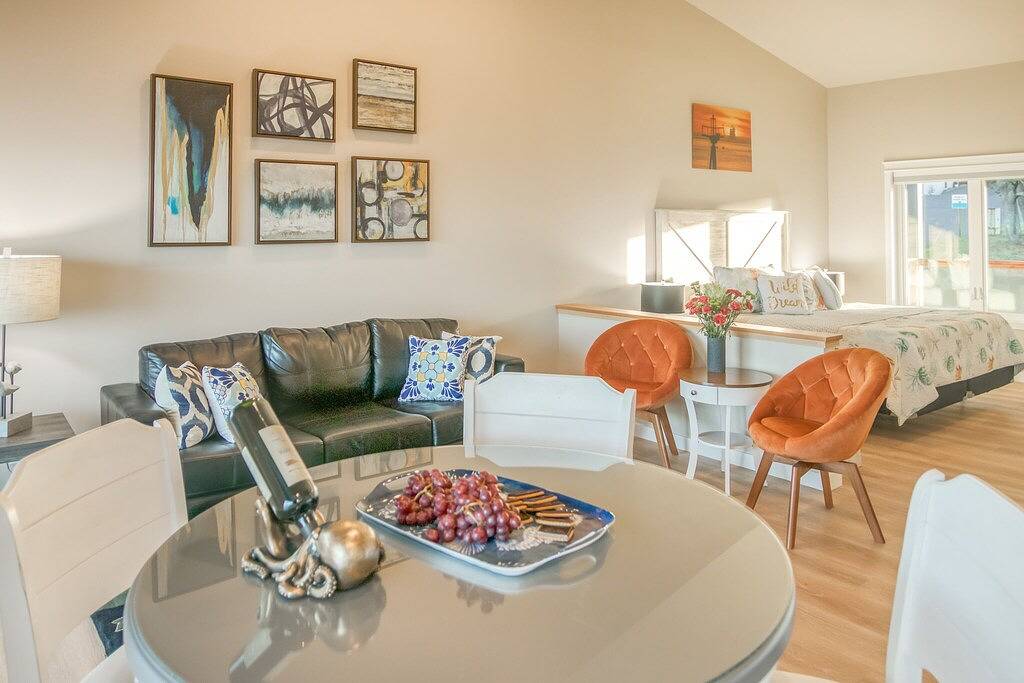 Ganze Wohnung, Spectacular Ocean Views! Watch Whale Migrations! Dog Friendly! in Depoe Bay, Lincoln County (OR)