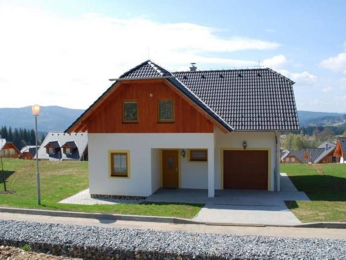 Ferienhaus für 8 Personen, mit Balkon und Terrasse sowie Garten in Lipno