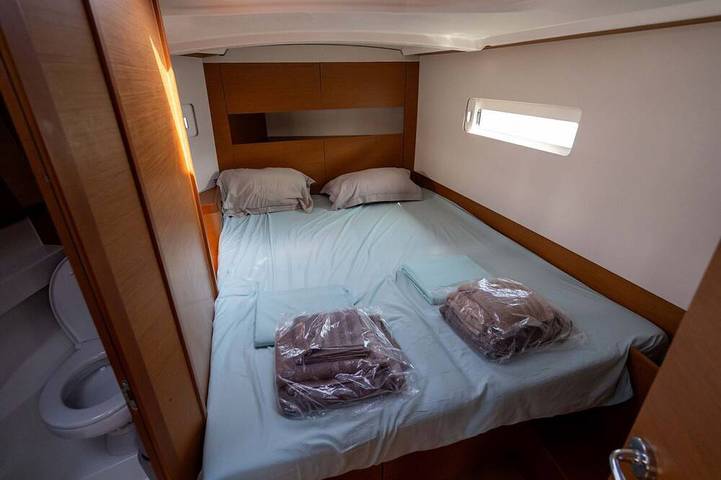 Péniche pour 4 personnes dans Port Pin Rolland - 3