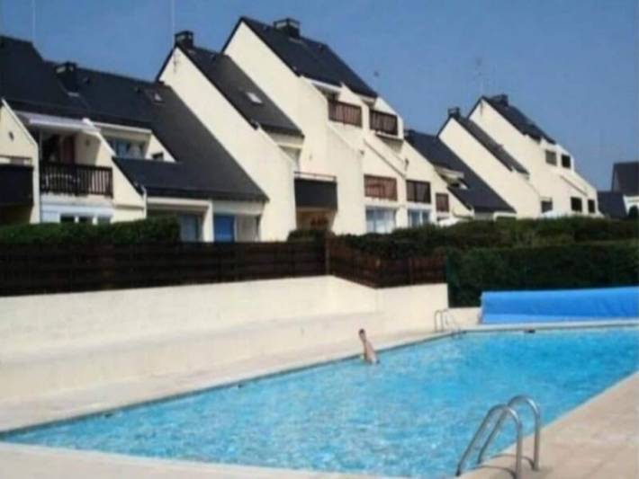 Gîte pour 4 personnes, avec terrasse ainsi que jardin et piscine, adapté aux familles à Guidel Plage - 2