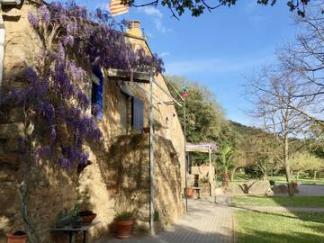 Gîte pour 6 personnes, avec piscine ainsi que vue et jardin à Darnius