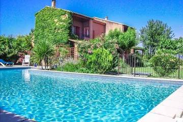 Location de vacances pour 8 personnes, avec jardin à Courthézon