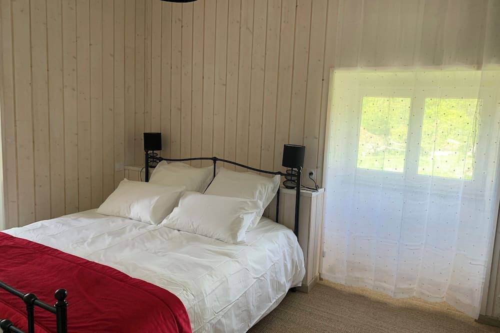 Gite Entièrement Refait Avec le Charme de l Ancien Animaux Acceptés in Gourdon, Lot